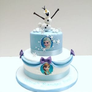 Festa infantil com Bolo do Frozen